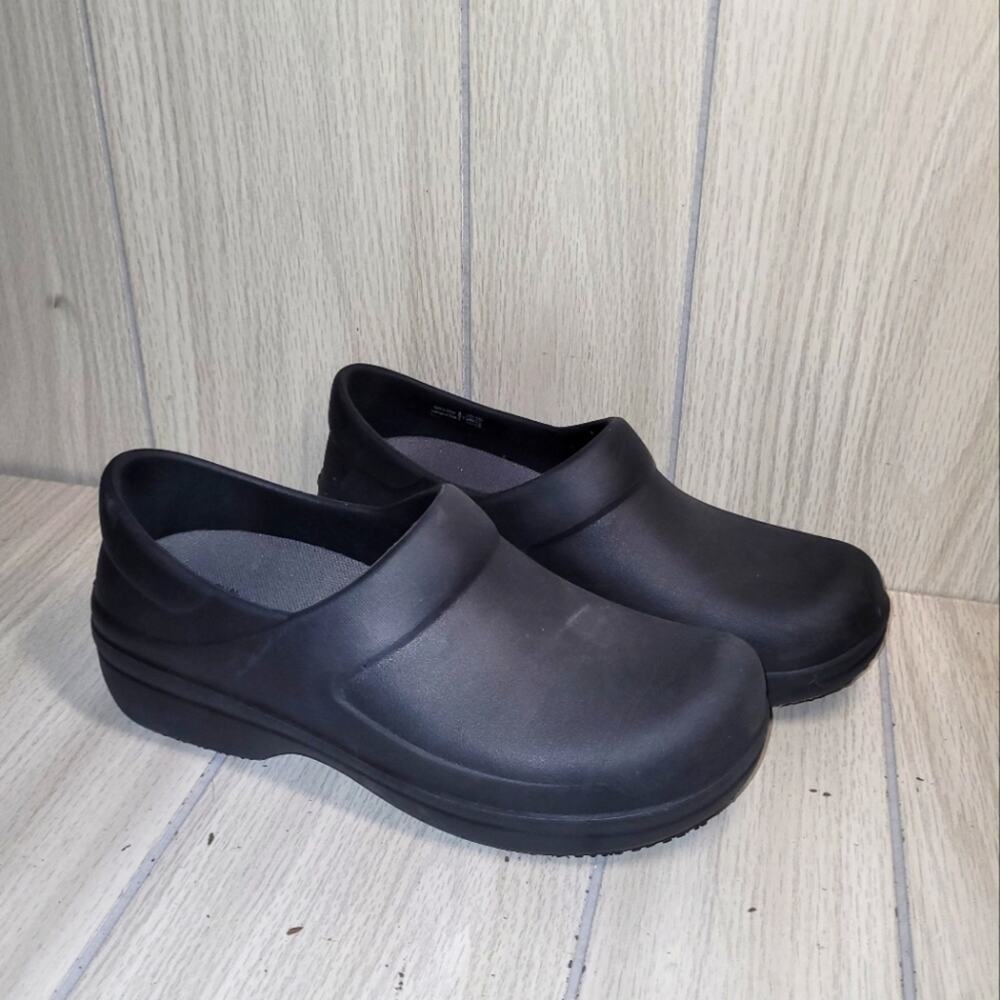 Crocs Women's Neria Pro II Slip Resistant Clogs Black Comfort Work Shoes 8